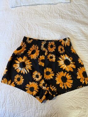 SHEIN Black Sunflower Print High-Waist Shorts